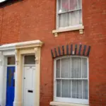This property is in a great location close to the Town Centre and to the University campus.
